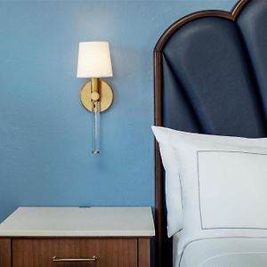 Zimmer mit Kingsize-Bett